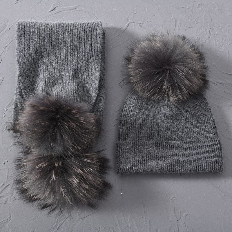 Cadeau showroom 10 Ensemble bonnet épais et écharpe a pompons