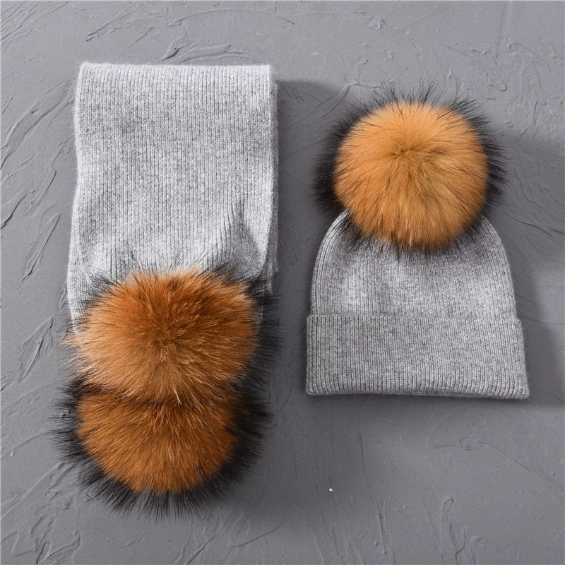Cadeau showroom 3 Ensemble bonnet épais et écharpe a pompons