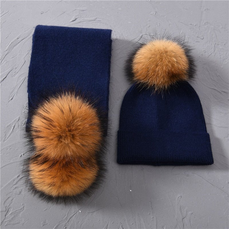 Cadeau showroom 5 Ensemble bonnet épais et écharpe a pompons