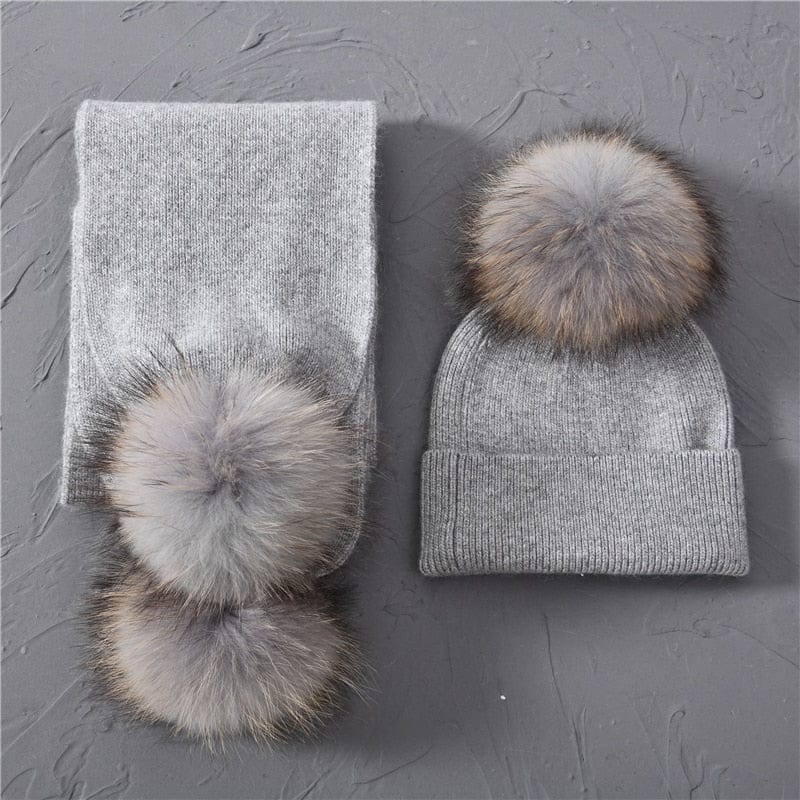 Cadeau showroom 9 Ensemble bonnet épais et écharpe a pompons