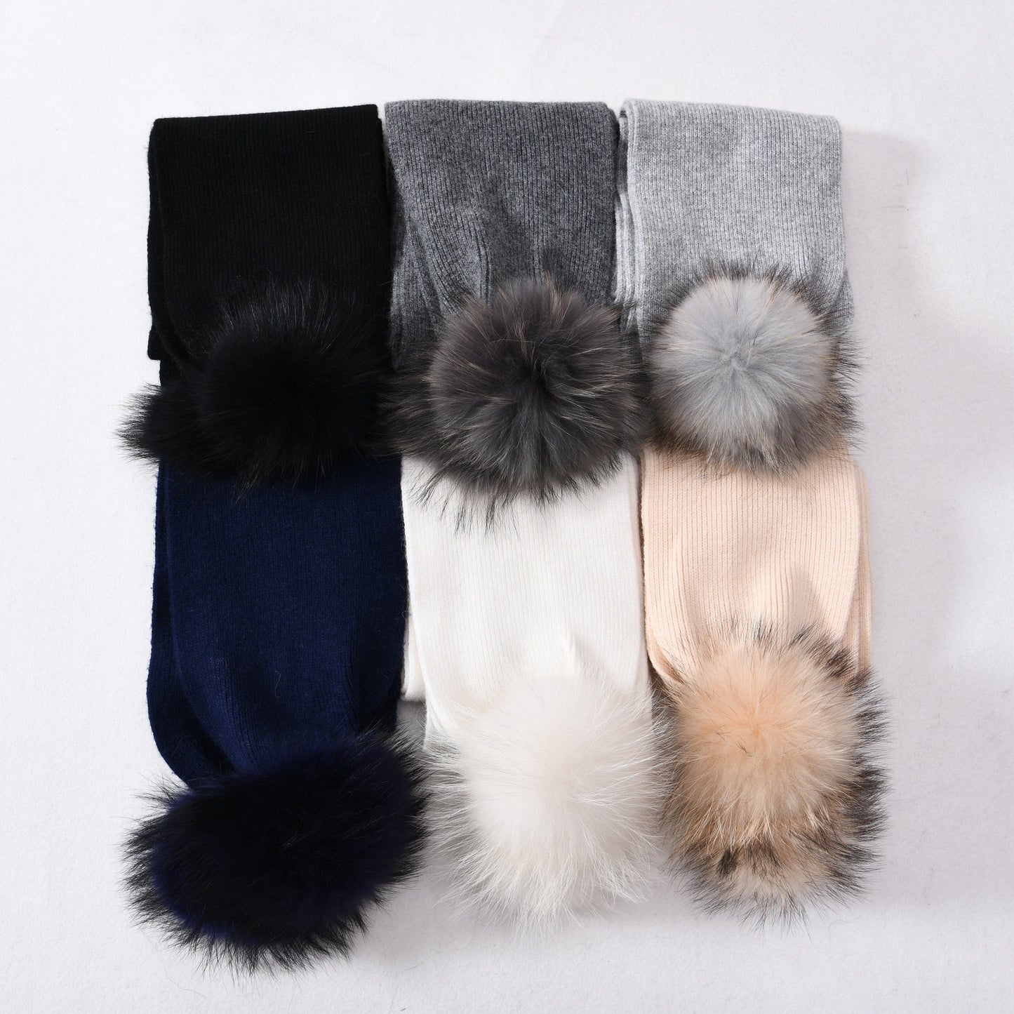 Cadeau showroom Ensemble bonnet épais et écharpe a pompons