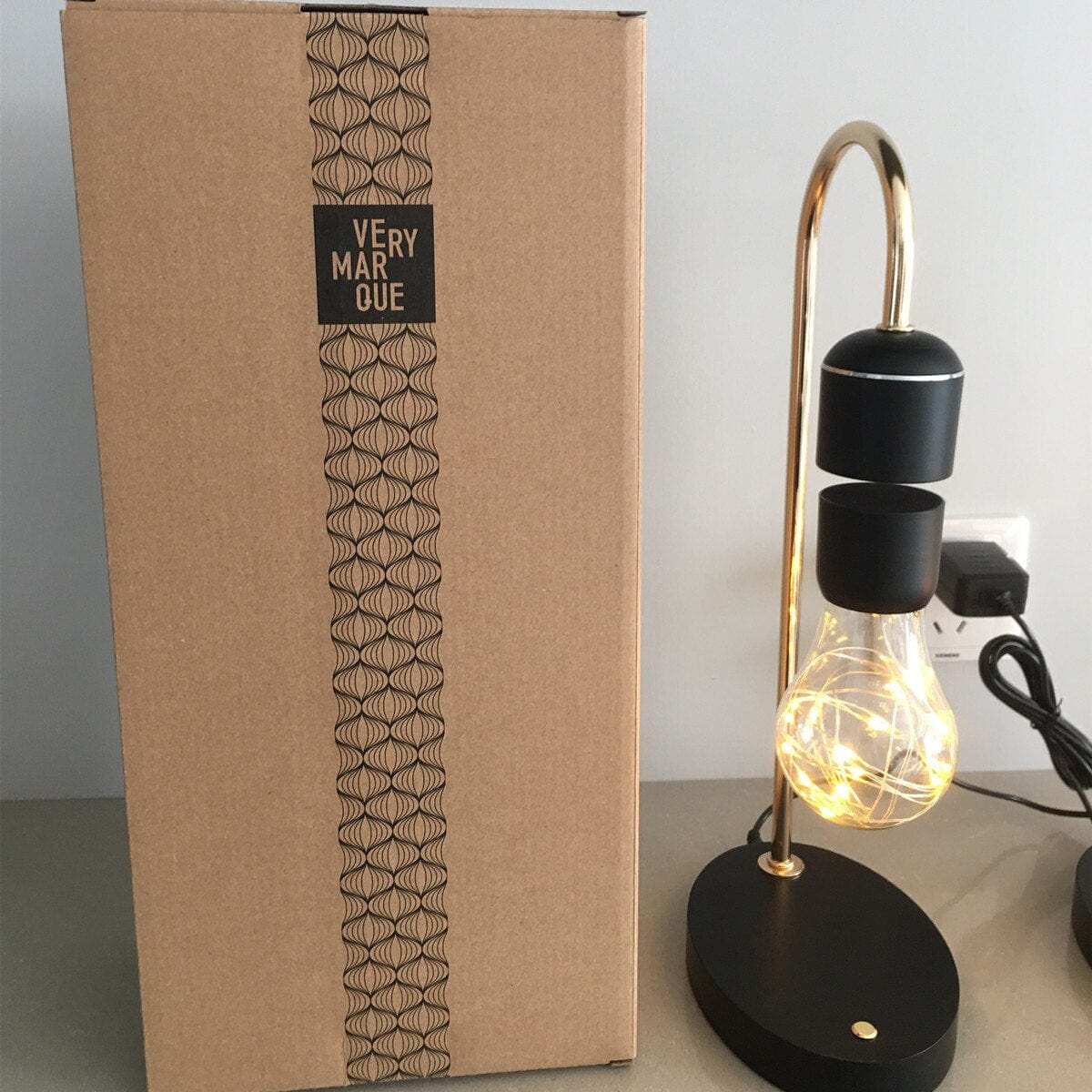 Cadeau showroom Lampe Led flottante noire