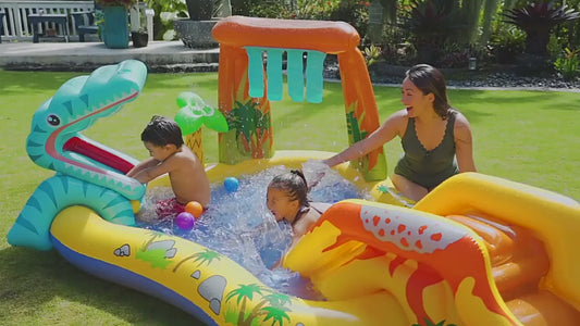 Piscine pour enfants avec toboggan